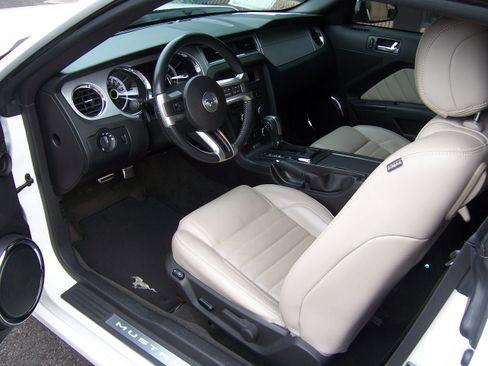 Used 2013 Ford Mustang Premium image 15