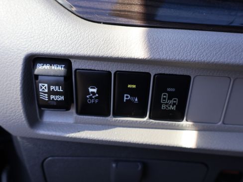 Used 2016 Toyota Sienna XLE Premium image 29