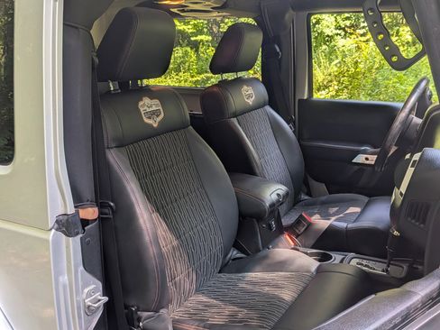 Used 2012 Jeep Wrangler Sahara image 13