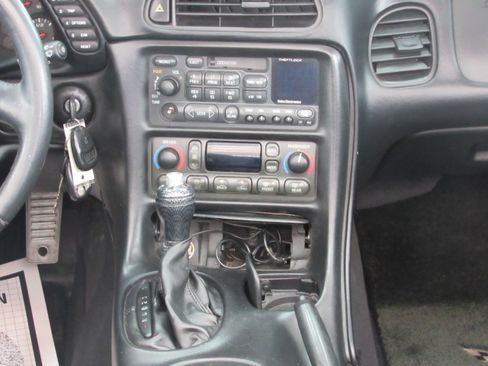 Used 2004 Chevrolet Corvette image 20