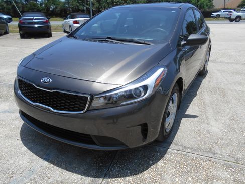 Used 2018 Kia Forte LX Sedan FWD image 3