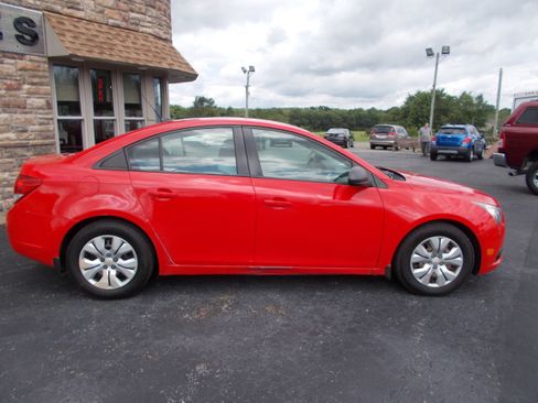 Used 2014 Chevrolet Cruze LS FWD image 4