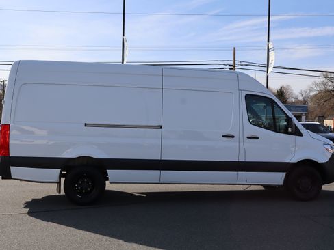 Used 2022 Mercedes-Benz Sprinter 3500 image 8