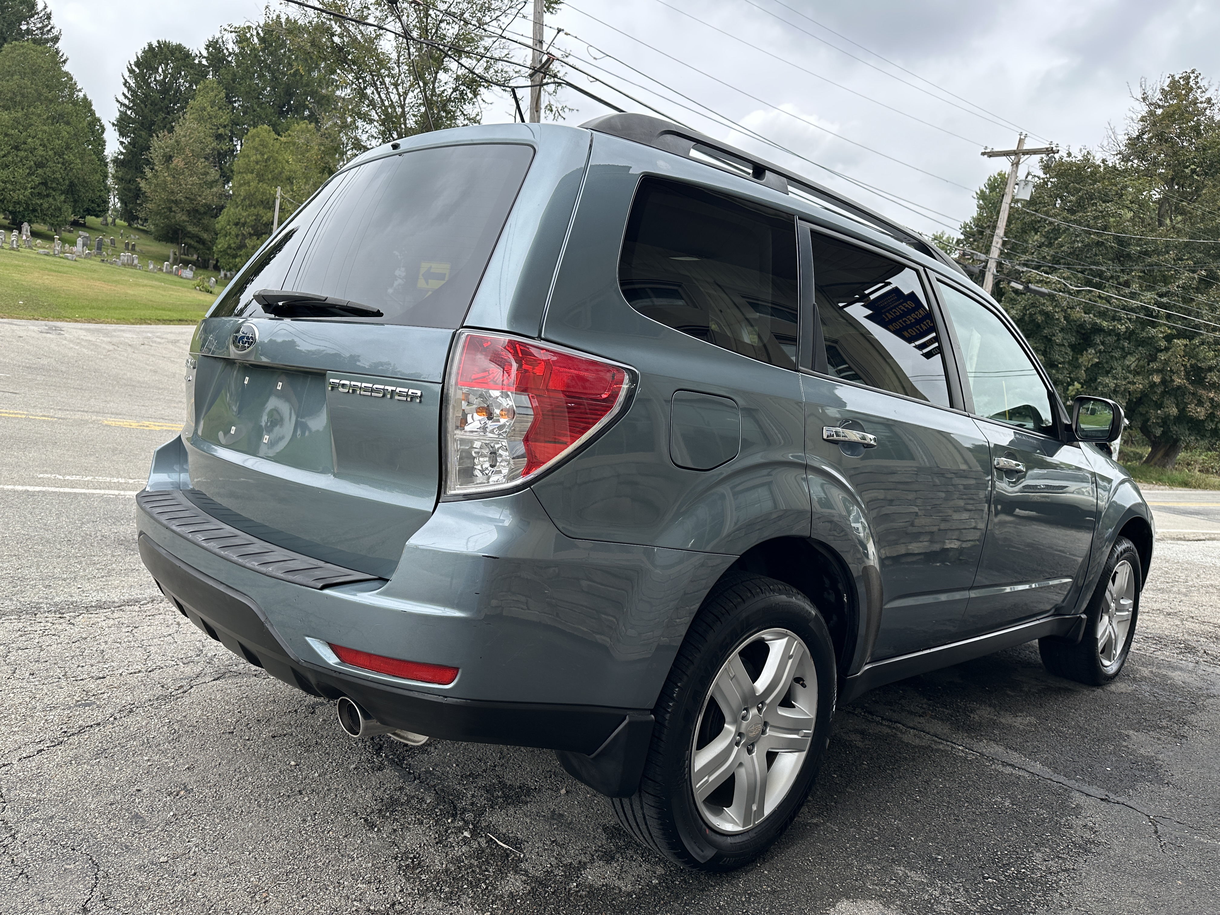 Used 2010 Subaru Forester 2.5X Limited AWD/4WD image 4