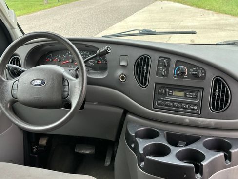 Used 2006 Ford E-150 and Econoline 150 XL image 12