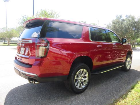 Used 2023 Chevrolet Suburban Premier image 8
