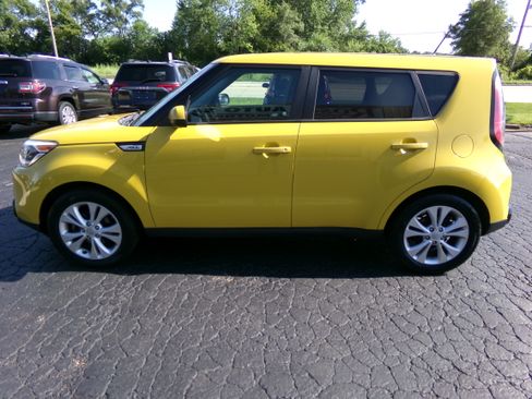 Used 2016 Kia Soul + FWD image 2
