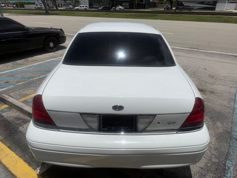 Used 2010 Ford Crown Victoria Police Interceptor RWD image 7