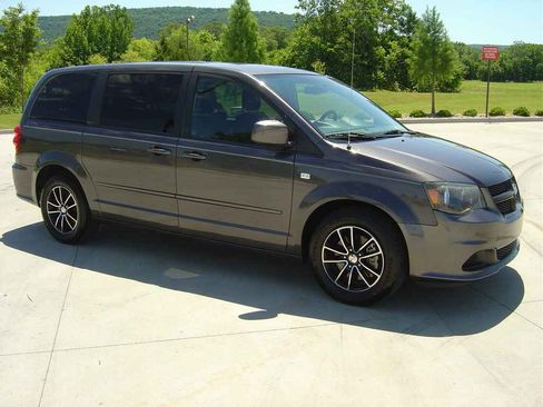 Used 2014 Dodge Grand Caravan SE image 6