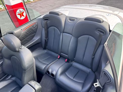 Used 2005 Mercedes-Benz CLK 320 image 16