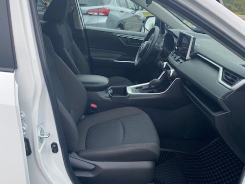 Used 2024 Toyota RAV4 LE image 10