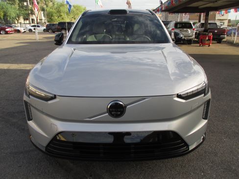 Used 2025 Volvo EX90 AWD Plus 7-Passenger image 22