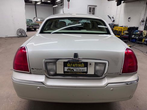 Used 2004 Lincoln Town Car Ultimate image 32