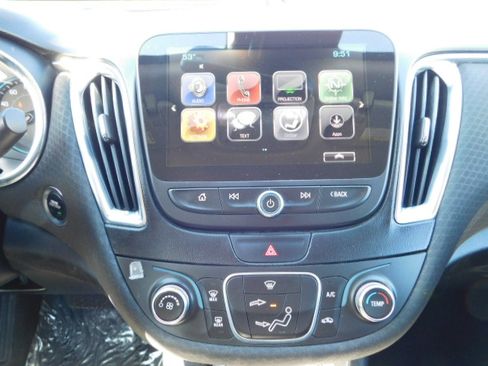 Used 2018 Chevrolet Malibu LT image 16