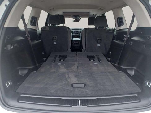 Used 2022 Jeep Grand Cherokee L 4WD Laredo image 16