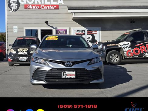 Used 2021 Toyota Camry LE image 2