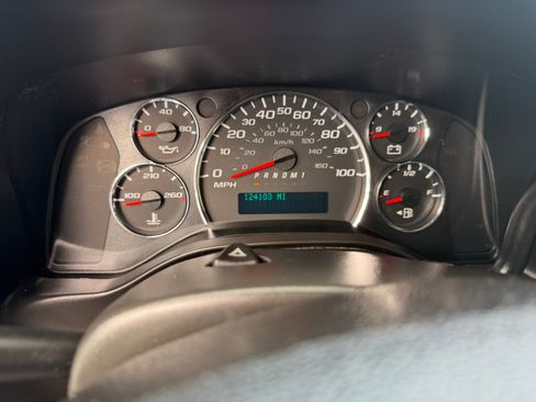 Used 2018 Chevrolet Express 2500 image 9