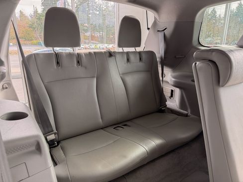 Used 2010 Toyota Highlander Limited image 18
