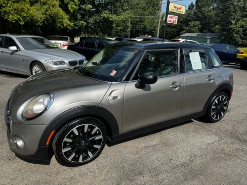 Used 2017 MINI Cooper S 4-Door Hardtop FWD image 1