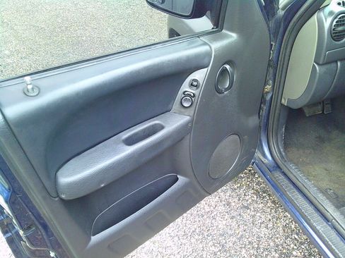 Used 2004 Jeep Liberty Sport image 6