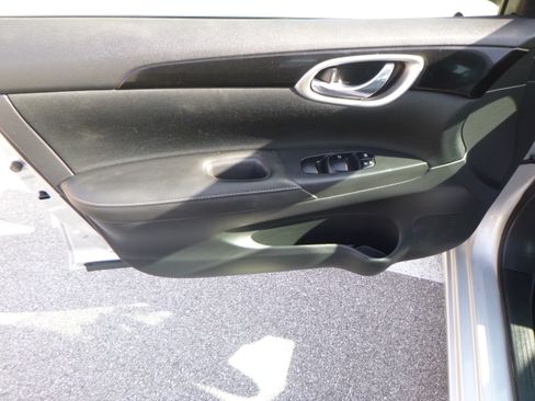Used 2019 Nissan Sentra SV FWD image 12