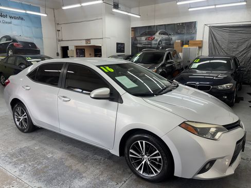 Used 2016 Toyota Corolla LE image 2