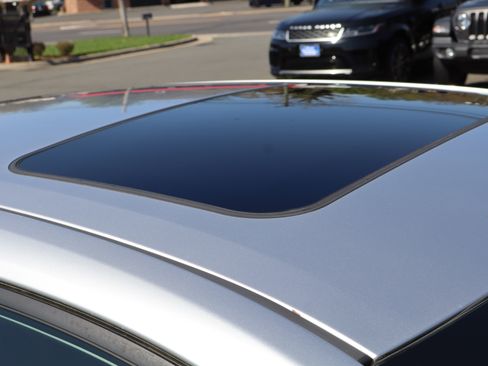 Used 2020 Toyota Corolla LE image 11