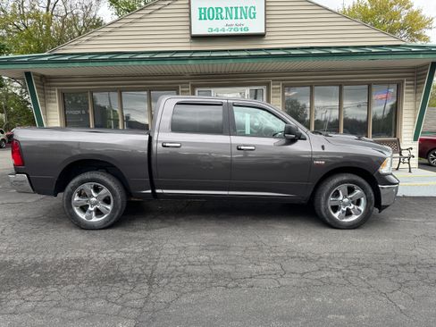 Used 2017 RAM 1500 4x4 Crew Cab Big Horn image 1