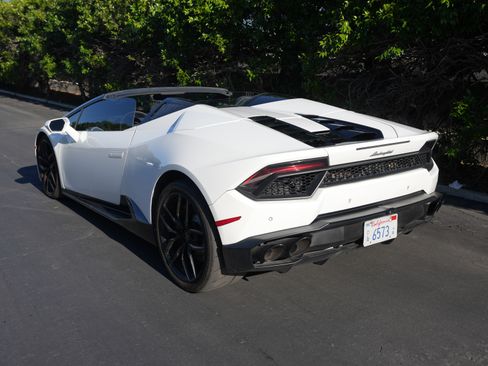 Used 2018 Lamborghini Huracan LP 580-2 image 2