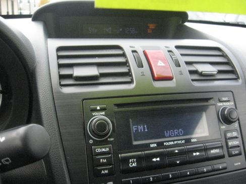 Used 2014 Subaru XV Crosstrek 2.0i Premium image 11