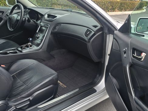 Used 2011 Hyundai Genesis Coupe 3.8 Grand Touring image 21