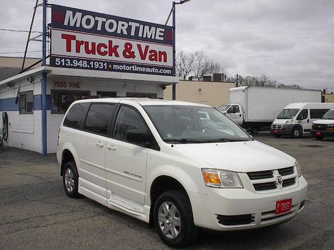 Used 2010 Dodge Grand Caravan SE image 1