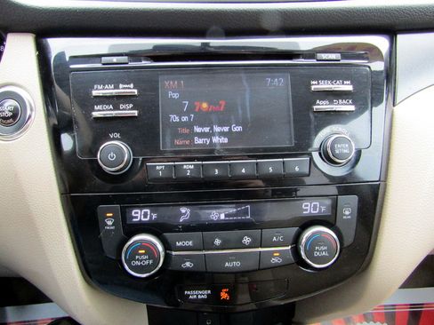 Used 2015 Nissan Rogue SV image 19