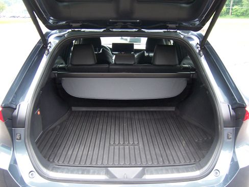 Used 2024 Toyota Venza Limited image 18