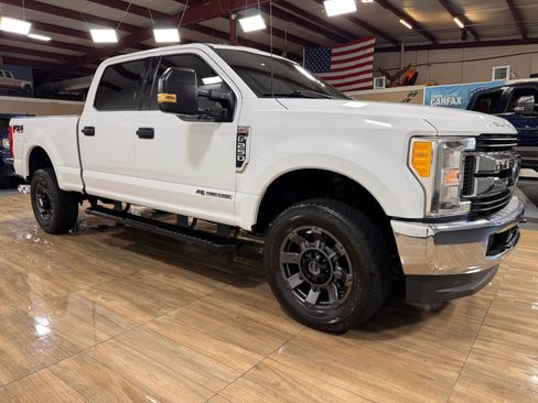 Used 2017 Ford F250 XLT image 3