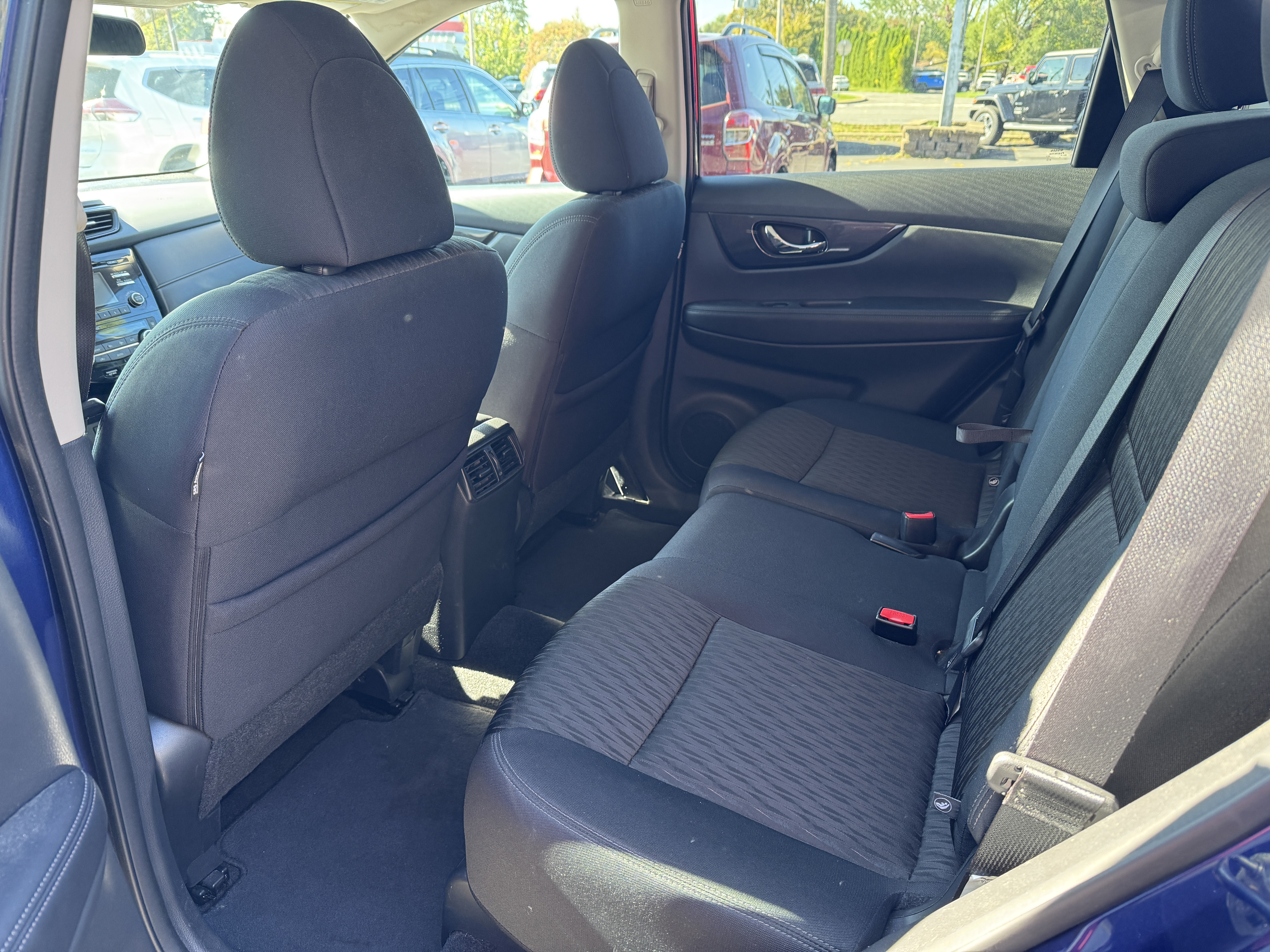 Used 2017 Nissan Rogue AWD SV image 10