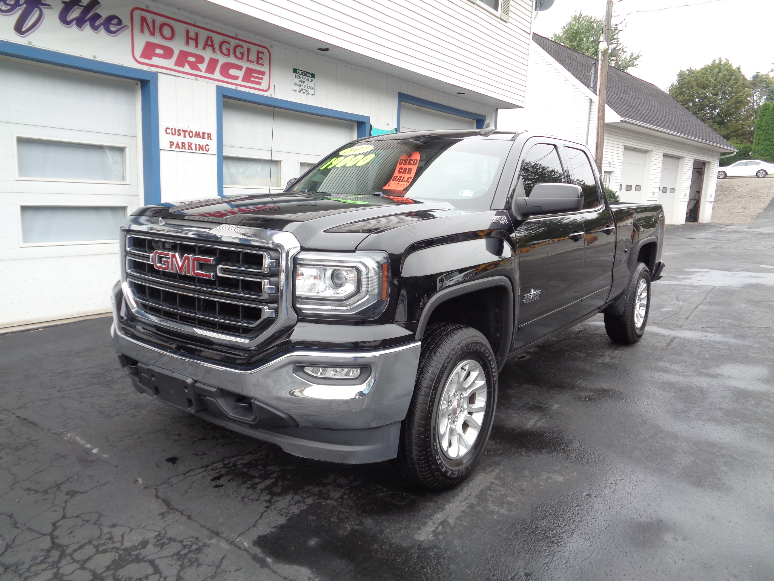 Used 2017 GMC Sierra 1500 4x4 Double Cab SLE image 1