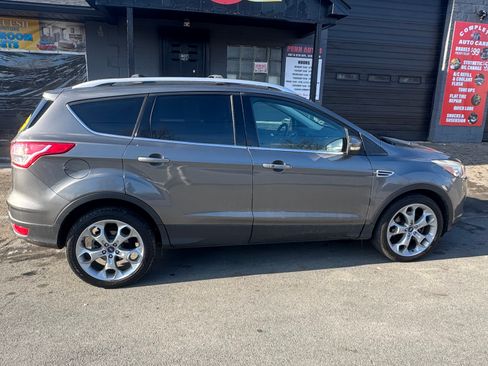 Used 2013 Ford Escape Titanium image 3