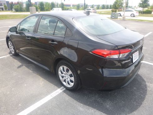 Used 2020 Toyota Corolla LE Sedan FWD image 7