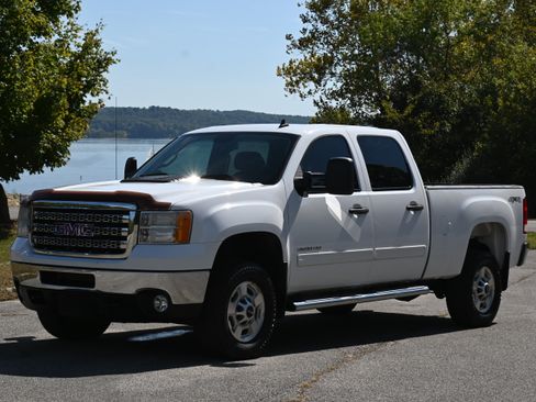 Used 2014 GMC Sierra 2500 SLE image 1
