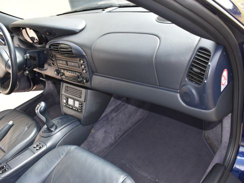 Used 2001 Porsche 911 Coupe RWD image 16