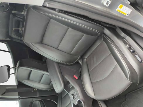 Used 2024 GMC Terrain SLT image 10