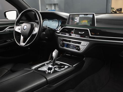 Used 2019 BMW 750i xDrive w/ Executive Package image 57