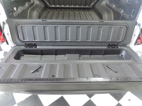 Used 2024 GMC Canyon AT4 image 22