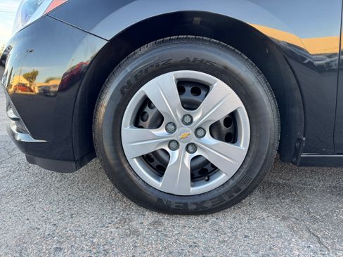 Used 2017 Chevrolet Cruze LS image 13