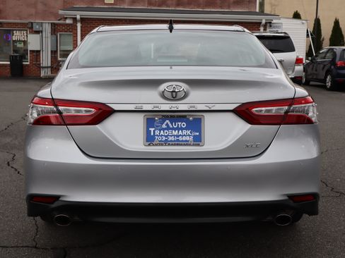 Used 2020 Toyota Camry XLE image 7