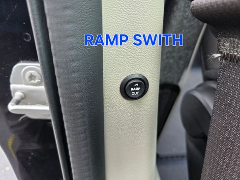 Used 2019 Dodge Grand Caravan SXT image 21