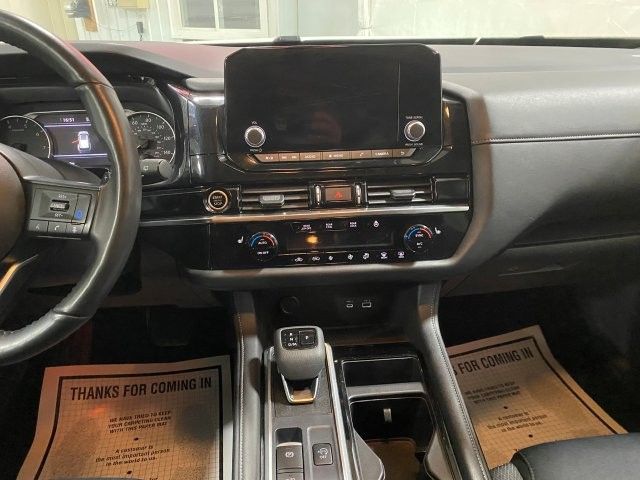 Used 2024 Nissan Pathfinder SV AWD/4WD image 23