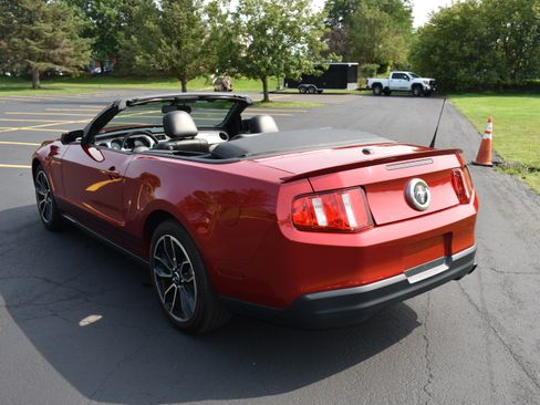 Used 2010 Ford Mustang Convertible RWD image 18