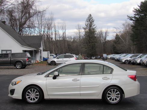 Used 2014 Subaru Impreza 2.0i Premium image 4
